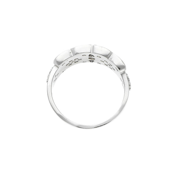 Anillo diseño especial con diamantes en oro blanco 14 kilates.