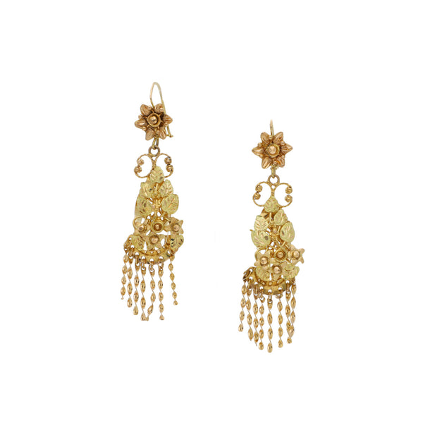 Aretes diseño especial con colgantes motivo floral en oro amarillo 14 kilates.