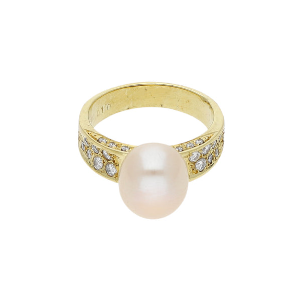 Anillo diseño especial con diamantes y perla en oro amarillo 18 kilates.