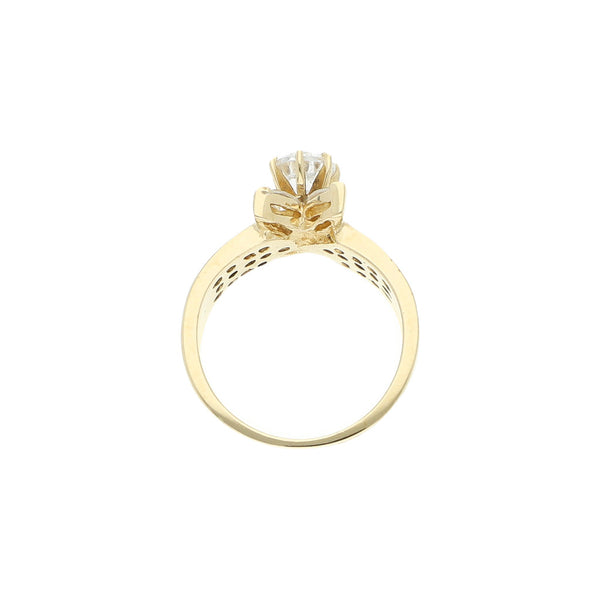 Anillo estilizado con circonias en oro amarillo 14 kilates.
