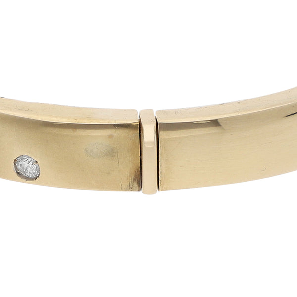 Pulsera de arillo articulada con diamantes en oro amarillo 14 kilates.