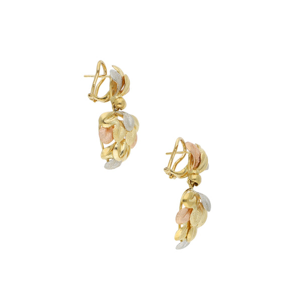 Aretes diseño especial en oro tres tonos 18 kilates.