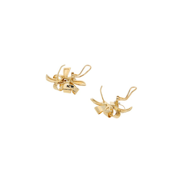 Aretes laminados motivo moño en oro amarillo 14 kilates.