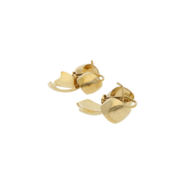 Aretes laminados motivo moño en oro amarillo 14 kilates.