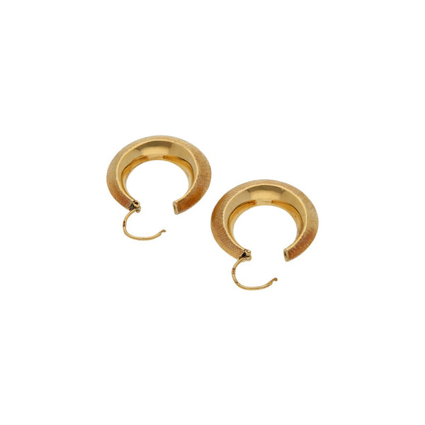Arracadas satinadas en oro amarillo 18 kilates.