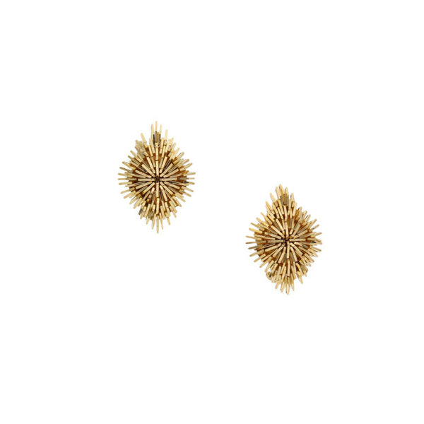 Aretes diseño especial en oro amarillo 18 kilates.