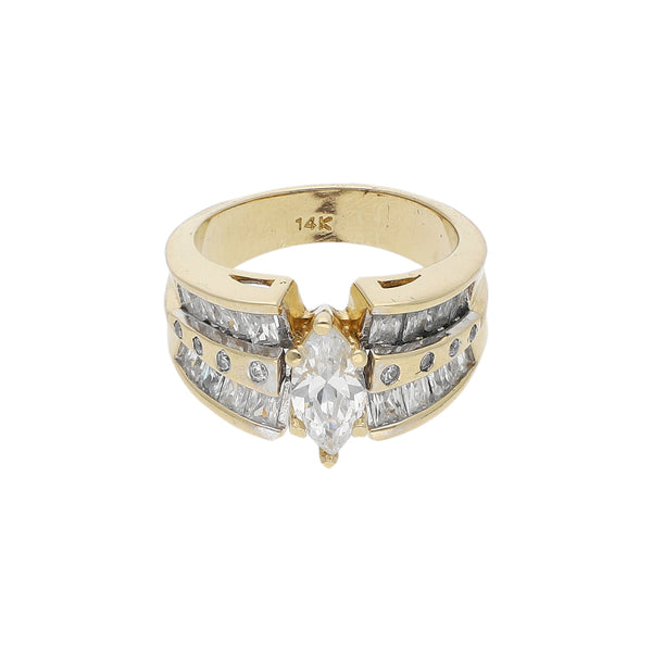 Anillo diseño especial con sintéticos en oro amarillo 14 kilates.