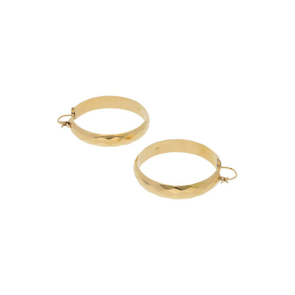 Arracadas huecas en oro amarillo 18 kilates.