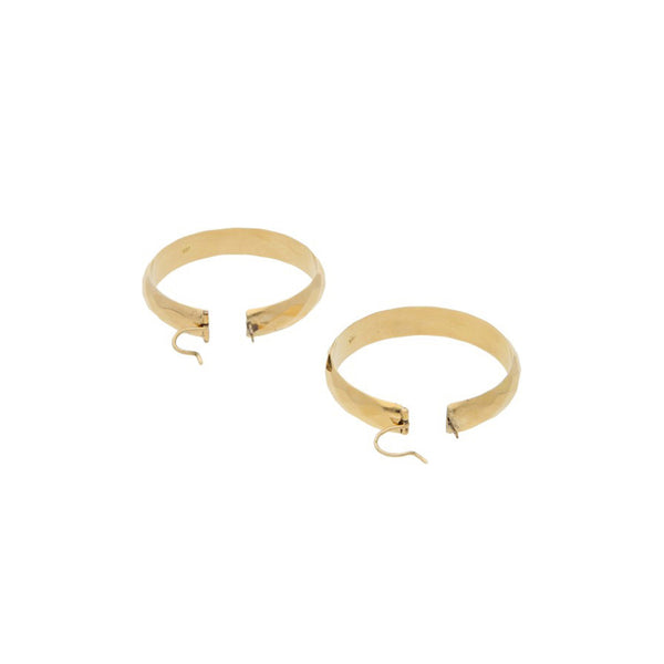 Arracadas huecas en oro amarillo 18 kilates.