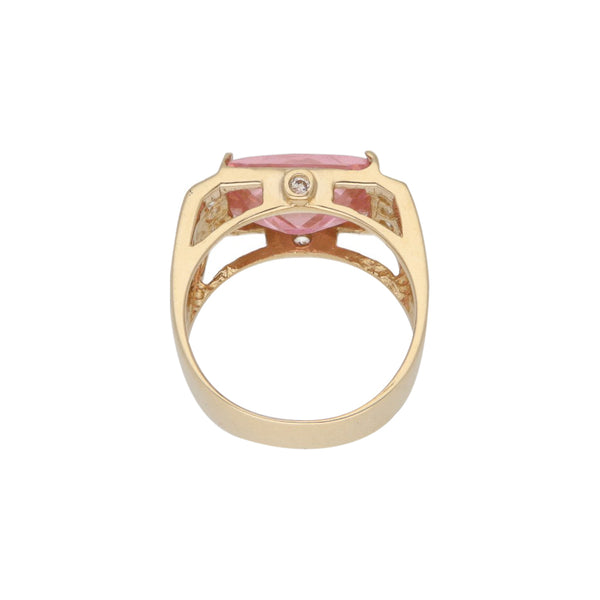 Anillo diseño especial con sintéticos en oro amarillo 14 kilates.