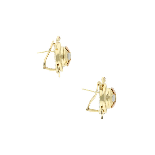 Aretes diseño articulado motivo tortuga con sintéticos en oro tres tonos 14 kilates.
