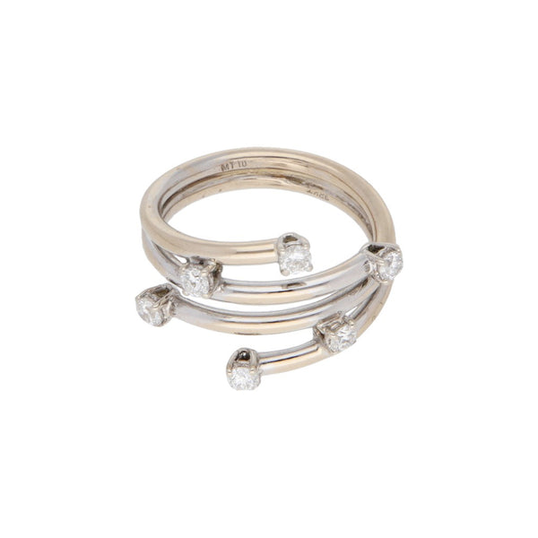 Anillo diseño especial con diamantes en oro blanco 18 kilates.