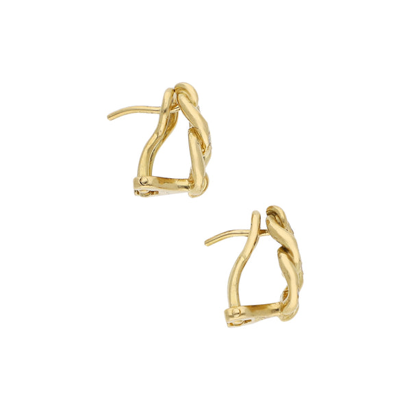 Aretes calados con diamantes en oro amarillo 18 kilates.