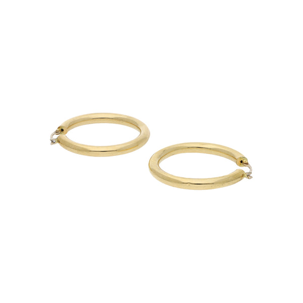 Arracadas huecas en oro amarillo 18 kilates.
