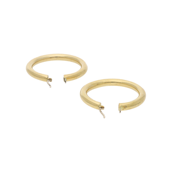 Arracadas huecas en oro amarillo 18 kilates.