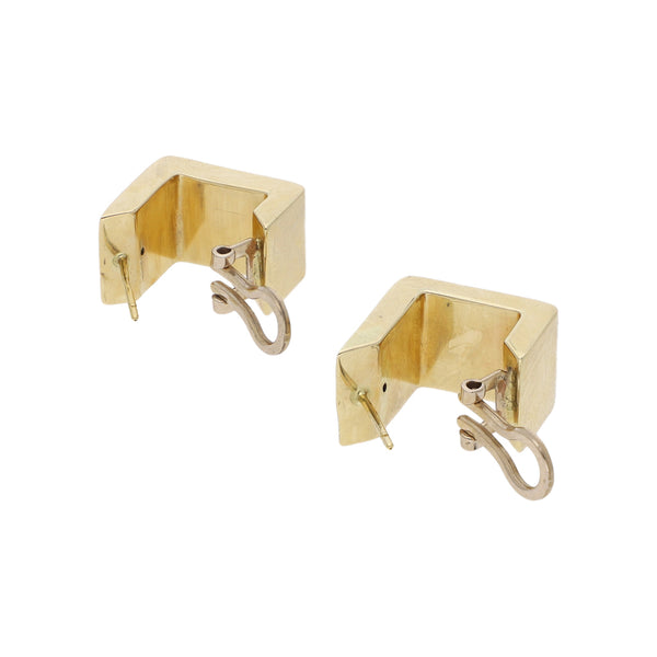 Aretes estilizados en oro amarillo 14 kilates.