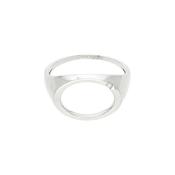 Anillo diseño especial con diamante en oro blanco 14 kilates.