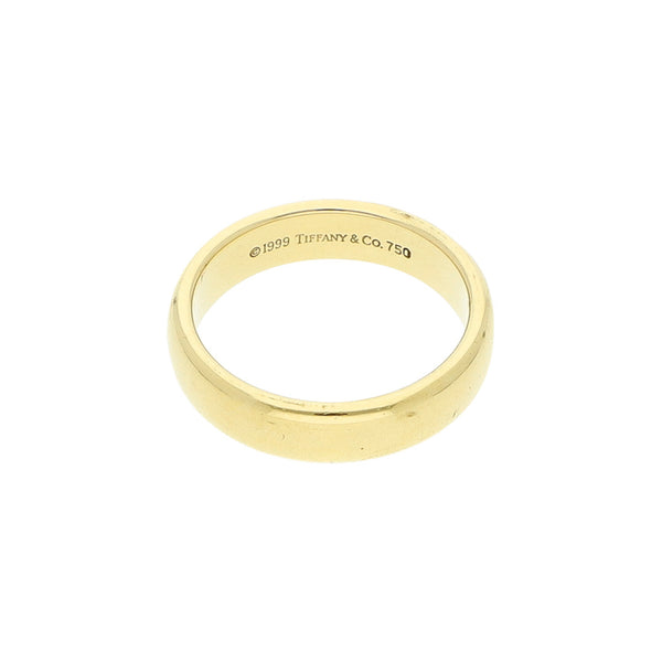 Argolla lisa firma Tiffany & Co. en oro amarillo 18 kilates.