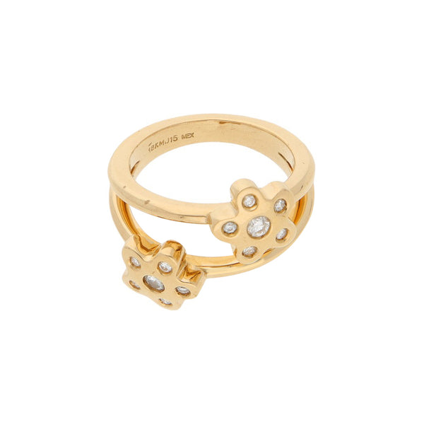 Anillo estilizado motivo flores con diamantes en oro amarillo 18 kilates.