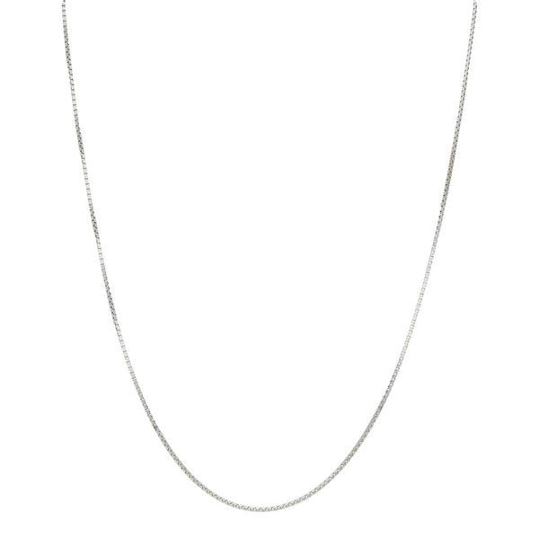 Collar eslabón cuadrado cruzado en oro blanco 18 kilates.
