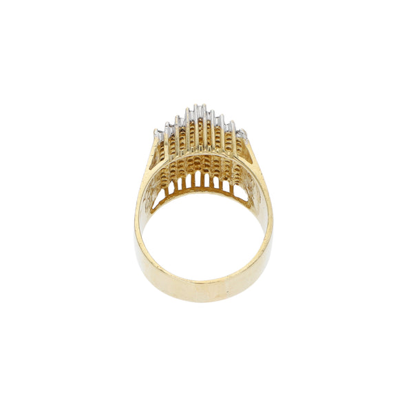 Anillo diseño especial con diamantes en oro amarillo 14 kilates.