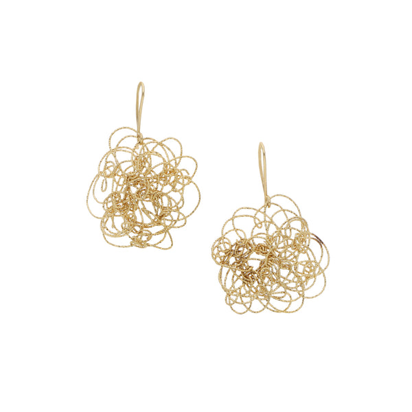 Aretes diseño especial con colgantes en oro amarillo 14 kilates.