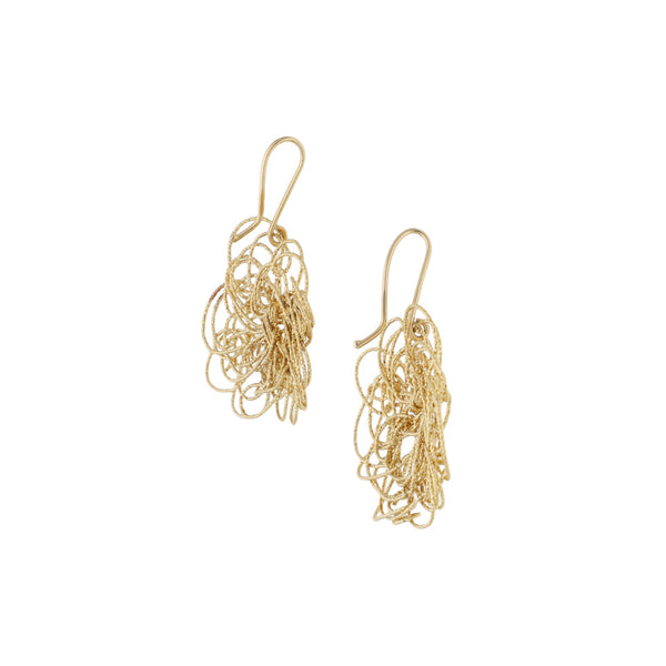 Aretes diseño especial con colgantes en oro amarillo 14 kilates.