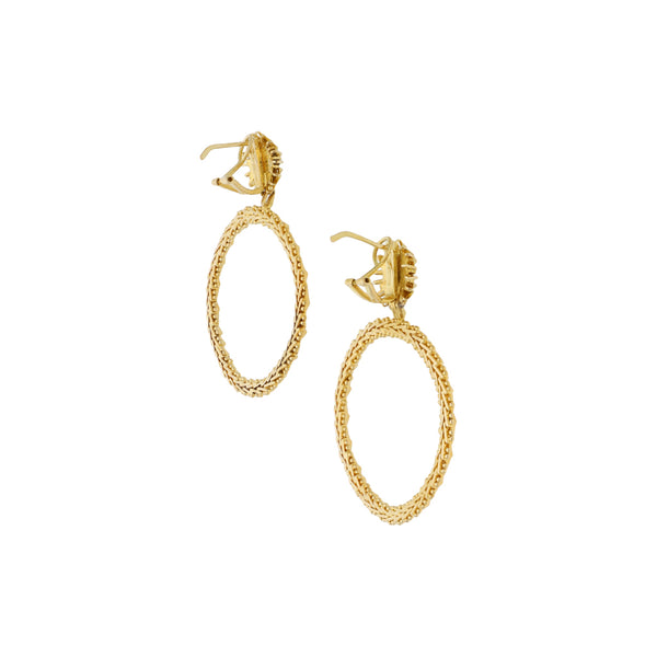 Aretes boleados con colgantes en oro amarillo 18 kilates.