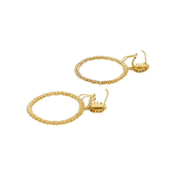 Aretes boleados con colgantes en oro amarillo 18 kilates.