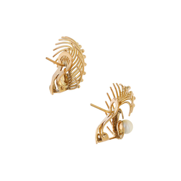 Aretes diseño especial con perla en oro amarillo 18 kilates.