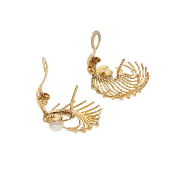 Aretes diseño especial con perla en oro amarillo 18 kilates.