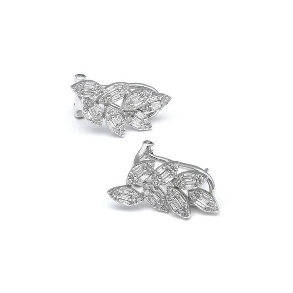 Aretes calados motivo hojas con diamantes en oro blanco 14 kilates.
