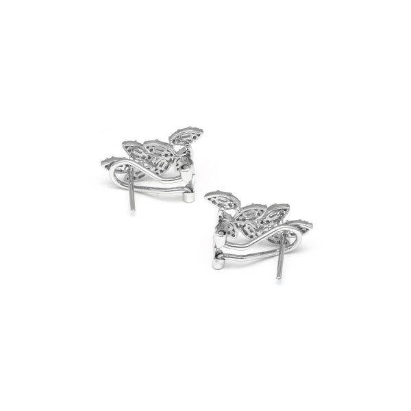 Aretes calados motivo hojas con diamantes en oro blanco 14 kilates.