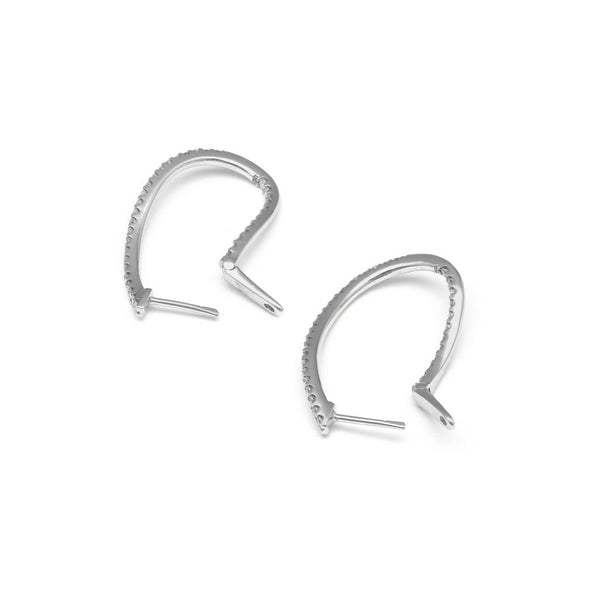 Arracadas diseño especial con diamantes en oro blanco 14 kilates.