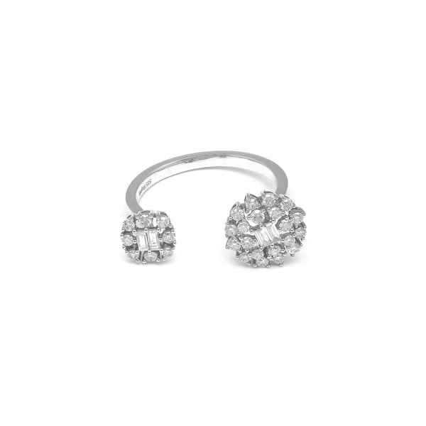 Anillo abierto con diamantes en oro blanco 14 kilates.