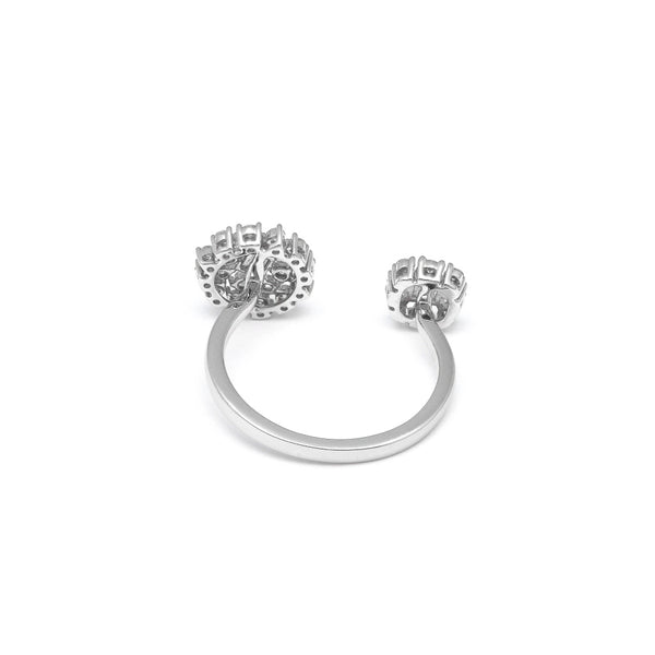 Anillo abierto con diamantes en oro blanco 14 kilates.