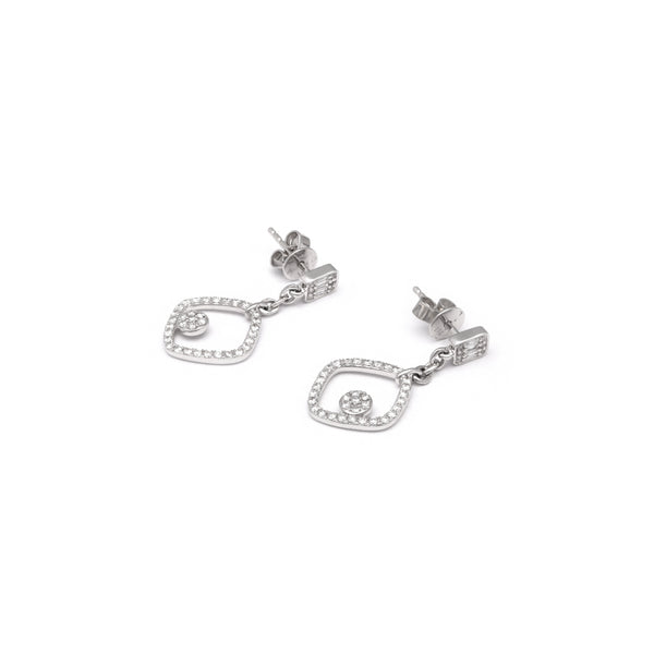 Aretes diseño especial con colgantes y diamantes en oro blanco 14 kilates.
