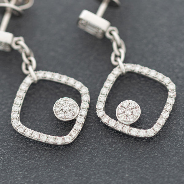 Aretes diseño especial con colgantes y diamantes en oro blanco 14 kilates.