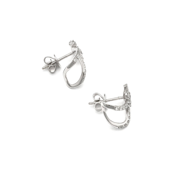 Aretes estilizados motivo flor con diamantes en oro blanco 14 kilates.