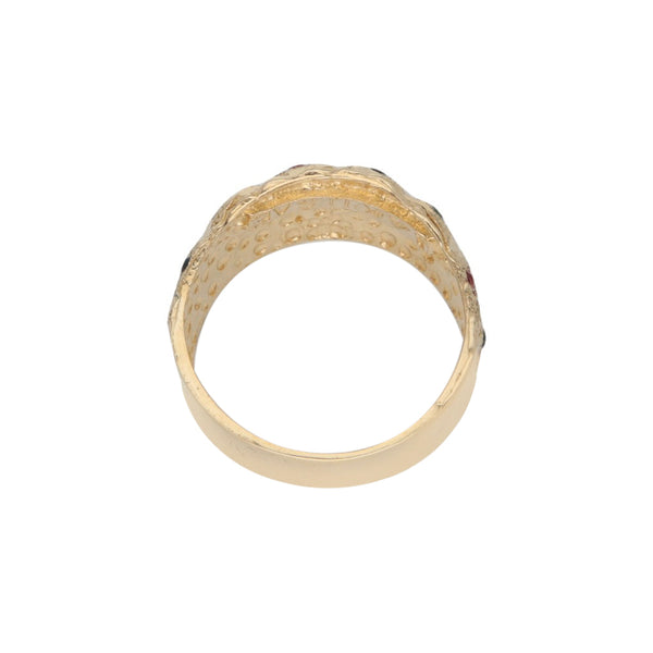 Anillo labrado con esmalte en oro amarillo 14 kilates.