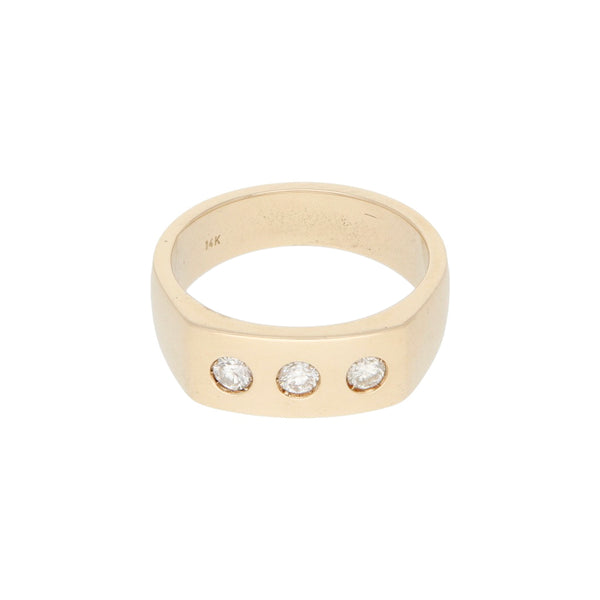 Anillo diseño especial con diamantes en oro amarillo 14 kilates.