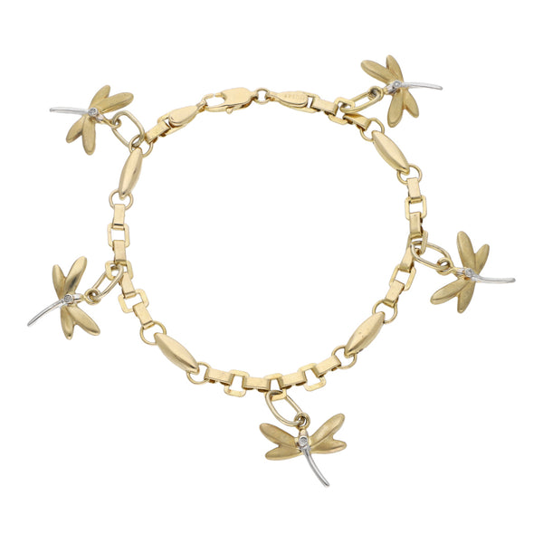 Pulsera eslabón combinado con colgantes y diamantes motivo libélula en oro dos tonos 14 kilates.