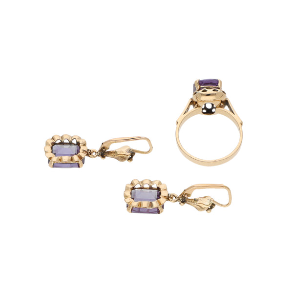 Juego anillo y aretes calados con sintéticos en oro rosa 14 kilates.