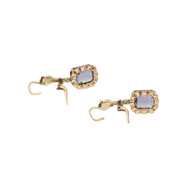 Juego anillo y aretes calados con sintéticos en oro rosa 14 kilates.