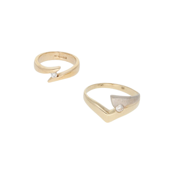 Dos anillos estilizados con circonias en oro amarillo 14 kilates.