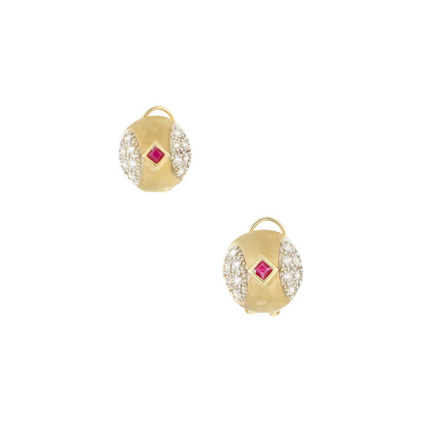 Aretes diseño especial con rubí y circonias en oro amarillo 14 kilates.