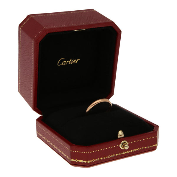 Argolla lisa firma Cartier en oro rosa 18 kilates.
