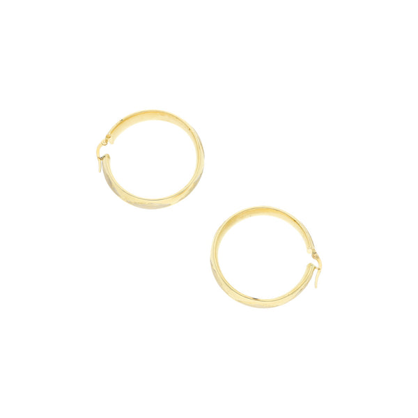 Arracadas labradas en oro amarillo 14 kilates.
