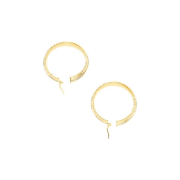 Arracadas labradas en oro amarillo 14 kilates.