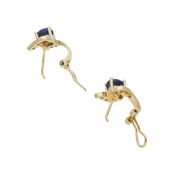 Juego anillo y aretes ondulados con zafiro estrella y sintéticos en oro amarillo 14 kilates.